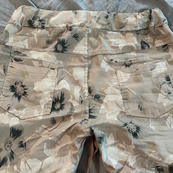 Made In Italy Size Small Medium Stretchy pants NWT Skinny leg or roll to capri - Picture 9 of 11